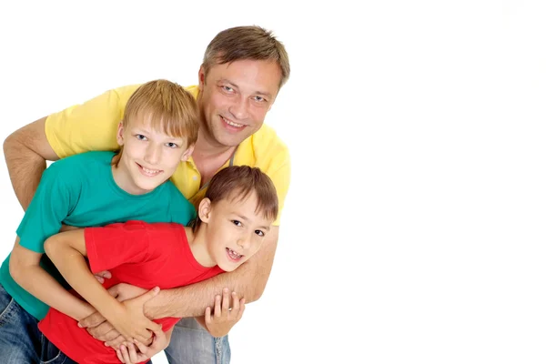 Leuke familie in heldere t-shirts — Stockfoto