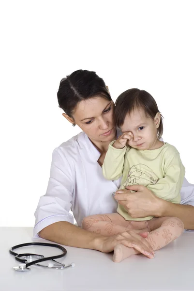 Arts met een huilende baby — Stockfoto