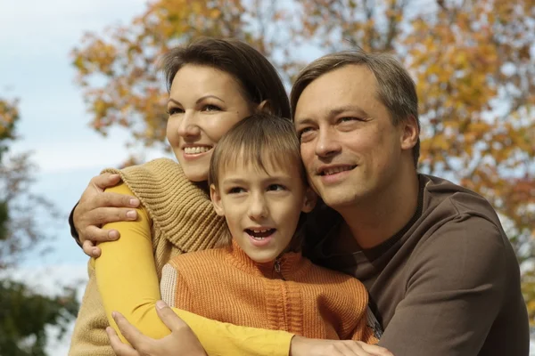 Familie samen ontspannen — Stockfoto