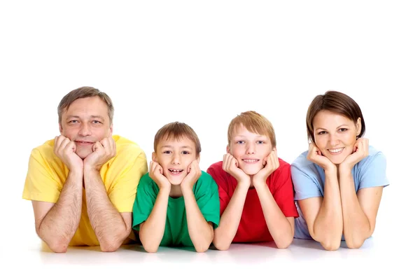 Prachtige familie in heldere t-shirts — Stockfoto