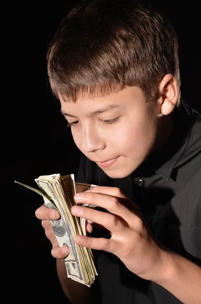 Schattige lachende jongen met geld — Stockfoto