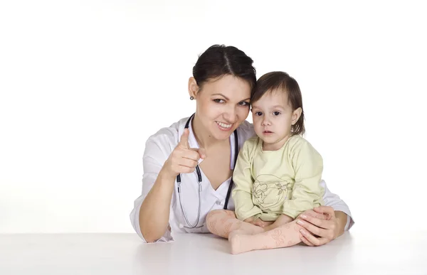 Médico con niña — Foto de Stock