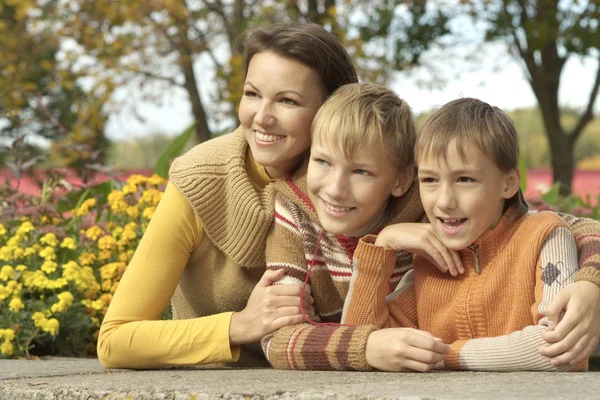 Moeder en haar kinderen — Stockfoto