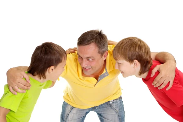 Schoone familie in heldere t-shirts — Stockfoto