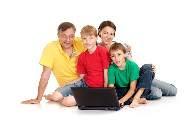 Família gloriosa em camisetas brilhantes — Fotografia de Stock