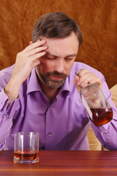 Man and alcohol — Stock Photo, Image