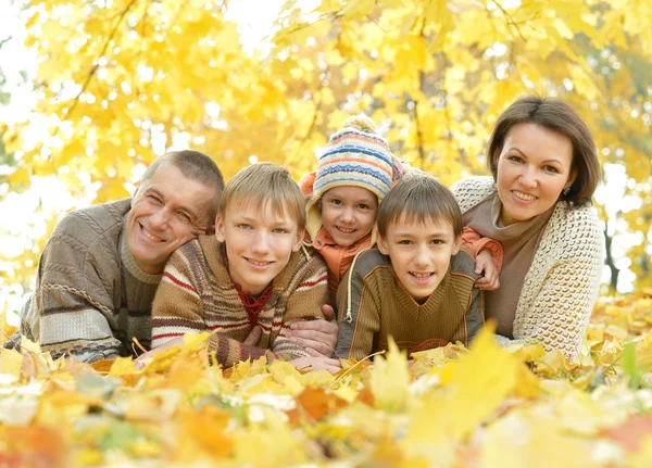 United family on a walk — Stock Photo, Image