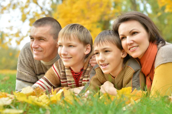 Allegra famiglia felice — Foto Stock