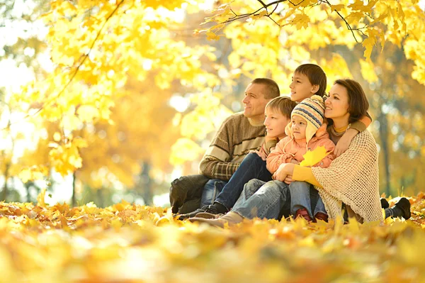 United family on a walk — Stock Photo, Image