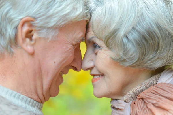 Mooi ouderen paar — Stockfoto