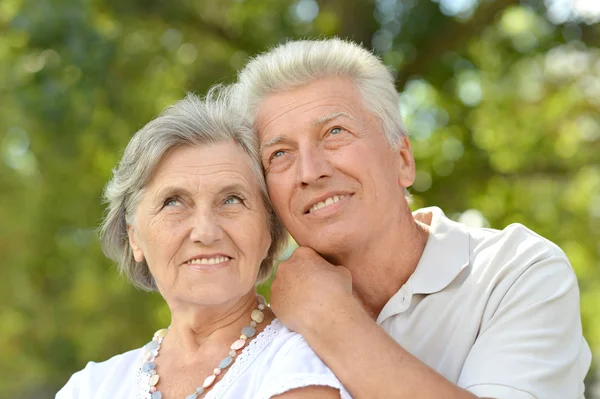 Hermosa pareja de ancianos — Foto de Stock