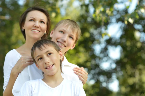 Mom with her kids — Stock Photo, Image