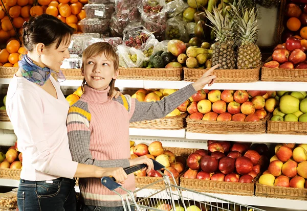 Funny boy with mom in the store — Stock Photo, Image