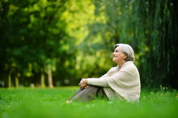 Cute old woman in the middle of the lawn — Stock Photo, Image