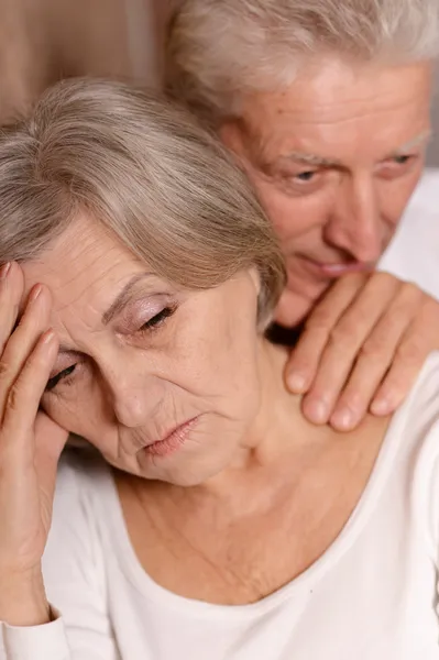 Retrato de una pareja de ancianos — Foto de Stock