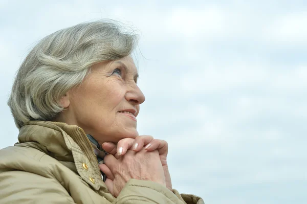 Aardige oudere vrouw — Stockfoto