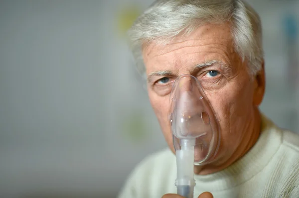 Elder man making inhalation — Stok fotoğraf