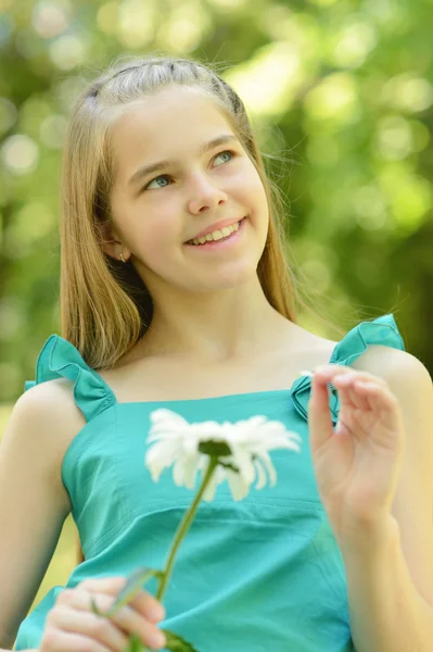 Beautiful teenage girl on nature — Stock Photo, Image