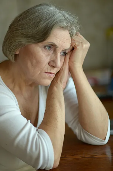 Mulher triste sênior — Fotografia de Stock