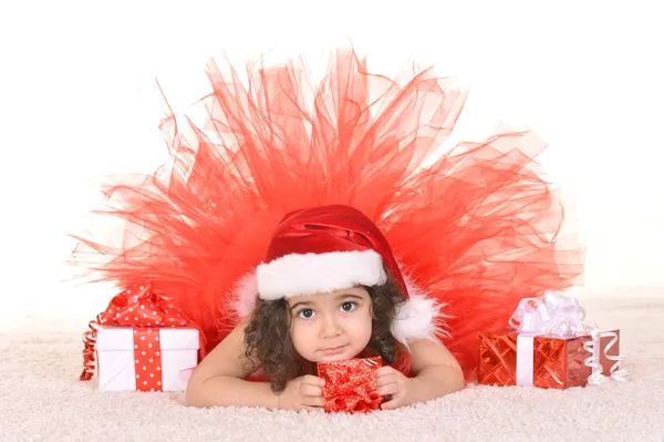 Kleines Mädchen feiert Weihnachten — Stockfoto