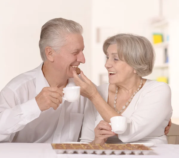 Bonita pareja de ancianos —  Fotos de Stock