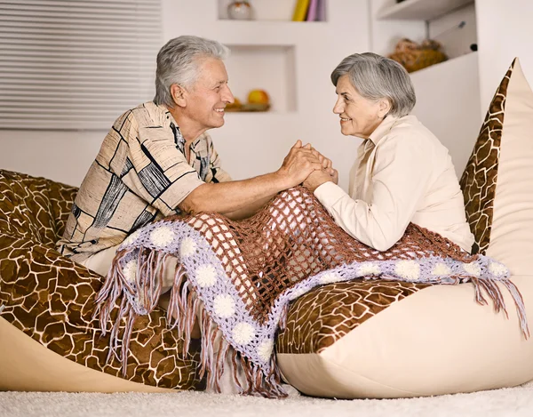 Aged couple at home together — Stock Photo, Image