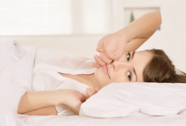 Girl lying in bed — Stock Photo, Image