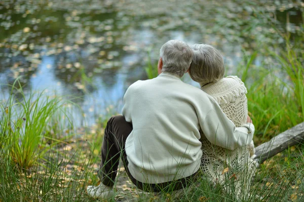 Szczęśliwa para seniorów — Zdjęcie stockowe