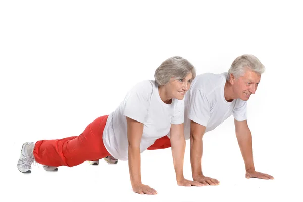 Pareja mayor en un gimnasio — Foto de Stock