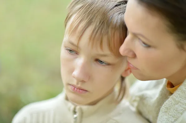 Moeder met een jongen — Stockfoto