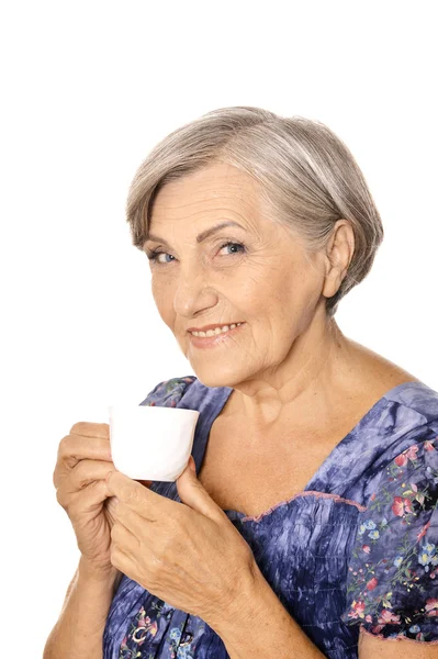 Пожилая женщина с чашкой — стоковое фото
