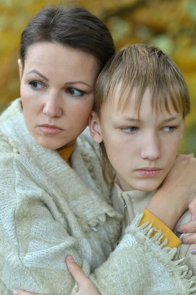 Mutter mit einem Jungen — Stockfoto