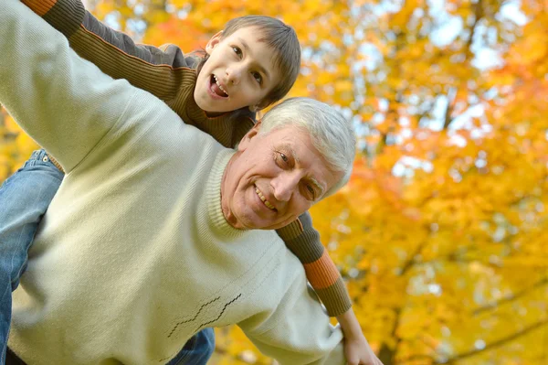 Grootouder en kid — Stockfoto