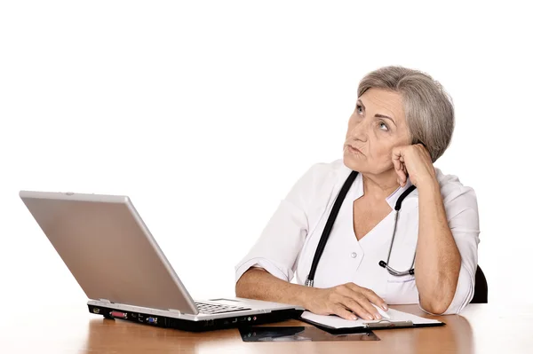 Médico idoso positivo — Fotografia de Stock