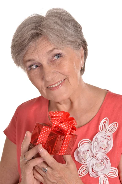 Ältere Frau mit Geschenk — Stockfoto