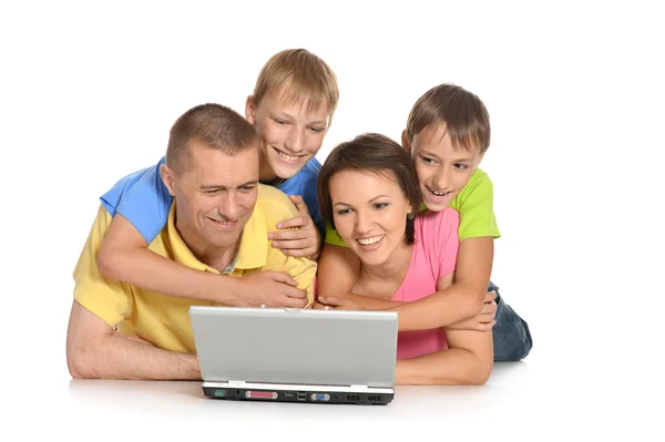 Família com laptop — Fotografia de Stock