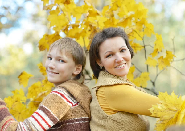 Mamma med en pojke — Stockfoto