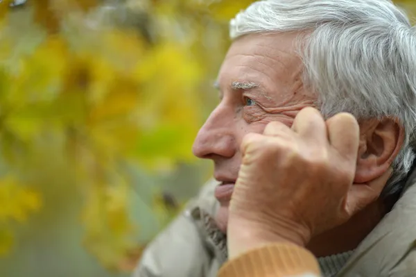 Old man at nature — Stock Photo, Image