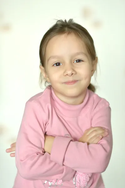 Portret van emotioneel klein meisje thuis — Stockfoto