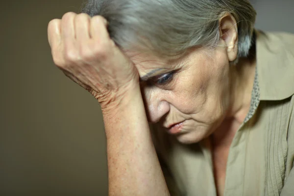 病気の高齢者の女性 — ストック写真