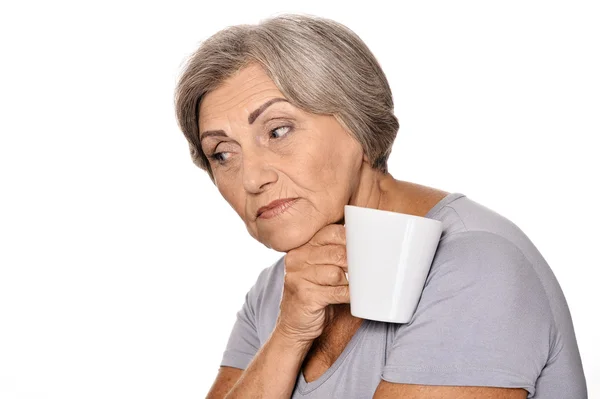 Denken van oudere vrouw met cup — Stockfoto