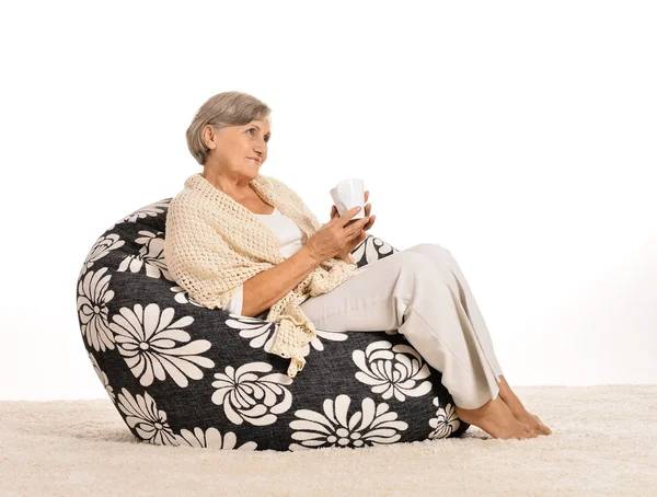 Mujer con taza de té —  Fotos de Stock