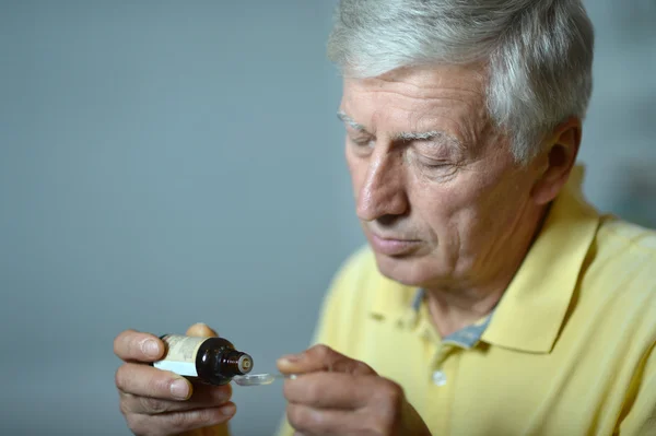 Elderly man with medicines — Stock Photo, Image