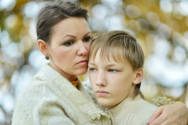 Anne oğluyla. — Stok fotoğraf