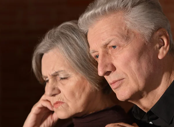 Triste coppia di anziani — Foto Stock