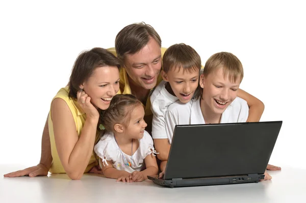 Familie mit Laptop — Stockfoto