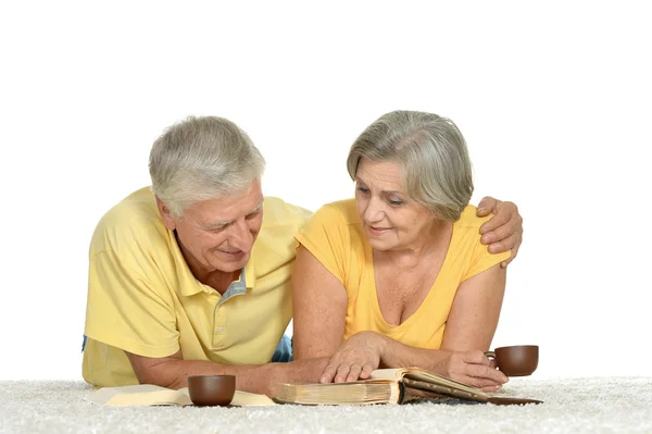 Carino vecchia coppia bere il tè — Foto Stock