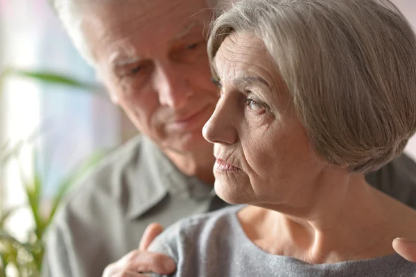 Glad äldre par — Stockfoto