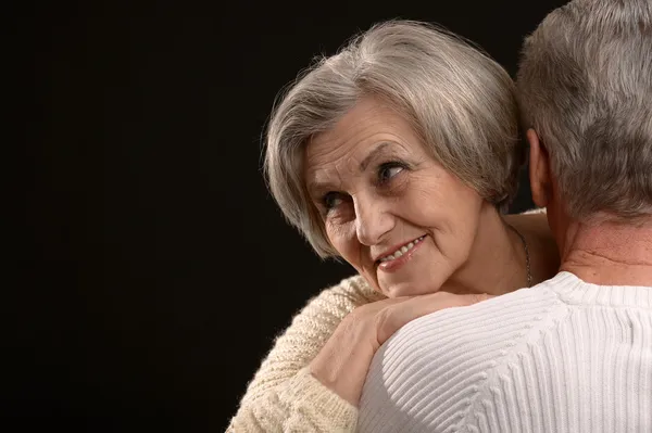 Retrato de una feliz pareja de mediana edad — Foto de Stock