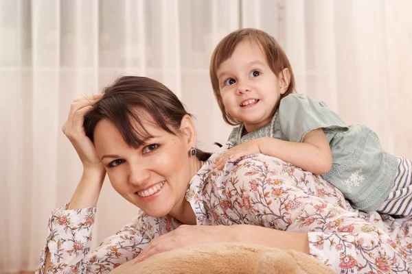 Portrait of a nice mom and daughter — Stock Photo, Image